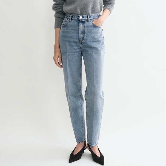 Toteme Denim - Toteme Tapered leg Jeans